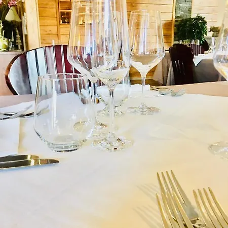 Du Lys & فندق غريسّوني لا ترينيتي