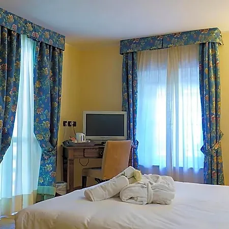 فندق Du Lys & 4*