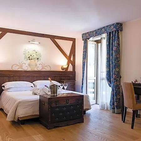 Du Lys & 4*